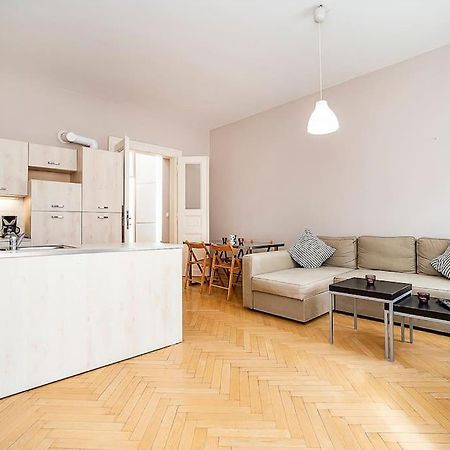 Cozy And Sunny Apartment In Uptown Prague Exterior photo