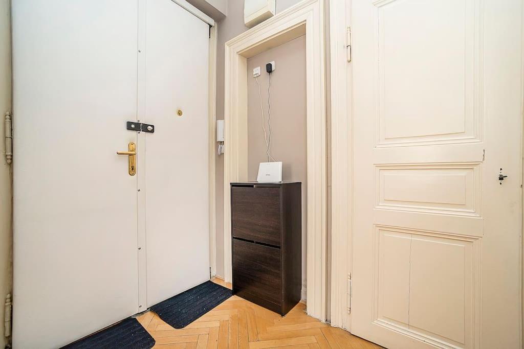 Cozy And Sunny Apartment In Uptown Prague Exterior photo