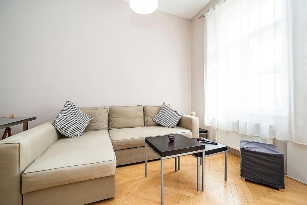 Cozy And Sunny Apartment In Uptown Prague Exterior photo