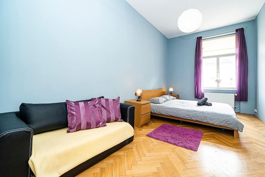 Cozy And Sunny Apartment In Uptown Prague Exterior photo