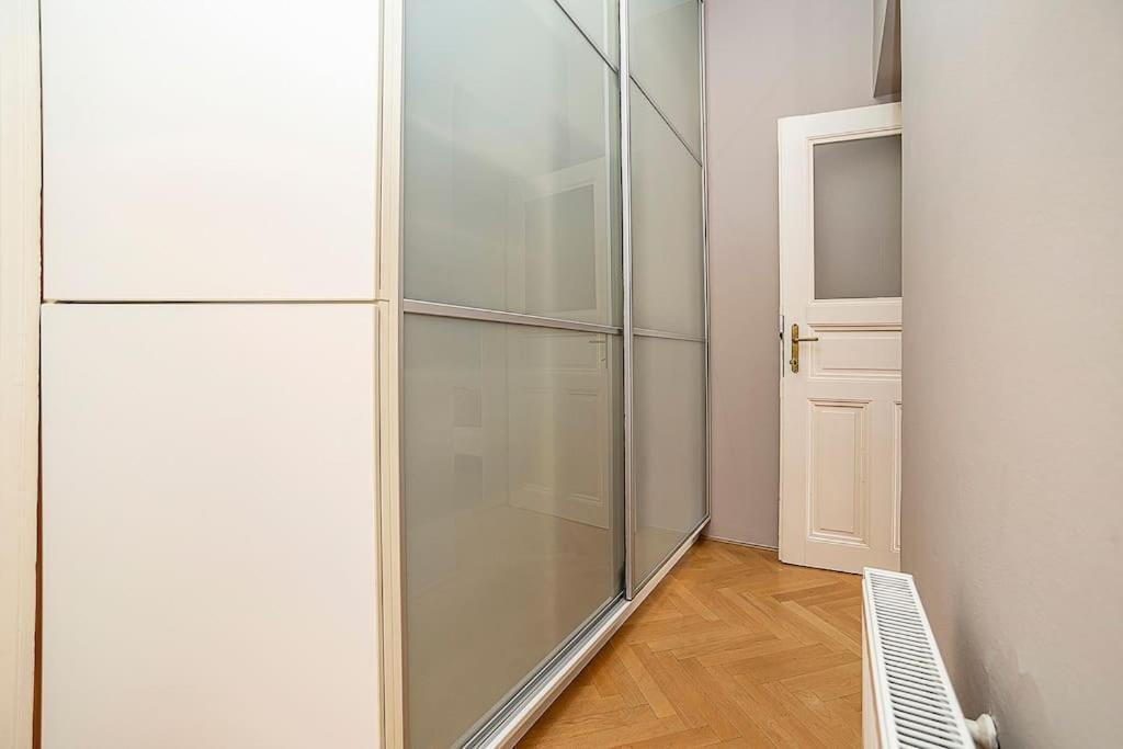Cozy And Sunny Apartment In Uptown Prague Exterior photo